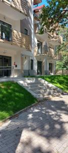 a walkway in front of a building at Apartament Snow White in Karpacz