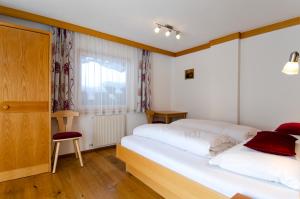 Ein Bett oder Betten in einem Zimmer der Unterkunft Villa Karin