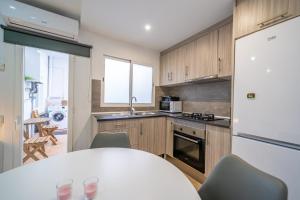 Kuchyň nebo kuchyňský kout v ubytování HomeHolidaysRentals Chiara - Costa Brava