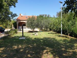 Vonkajšia záhrada v ubytovaní Holiday Home Borna
