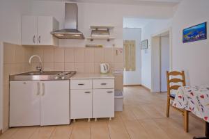 Кухня или кухненски бокс в Apartments Hruban