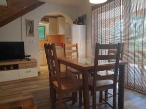 Kuchyňa alebo kuchynka v ubytovaní Holiday Home Borna
