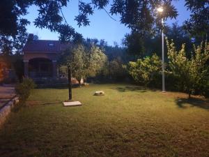 Vonkajšia záhrada v ubytovaní Holiday Home Borna