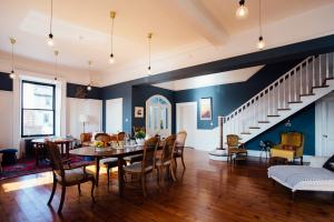 A seating area at Tom Blake House