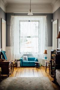 A seating area at Tom Blake House