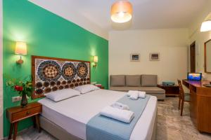 Postel nebo postele na pokoji v ubytování Aris Boutique Hotel