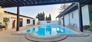 Bazén v ubytovaní Villa Nazoly, Oasis de Tranquilidad con Piscina Privada en el Corazón de Lanzarote alebo v jeho blízkosti