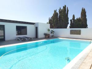 Bazén v ubytovaní Villa Nazoly, Oasis de Tranquilidad con Piscina Privada en el Corazón de Lanzarote alebo v jeho blízkosti + 8 fotografií
