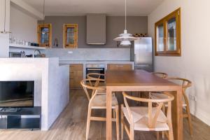 Kuchyň nebo kuchyňský kout v ubytování Fantástica casa de diseño en Alp