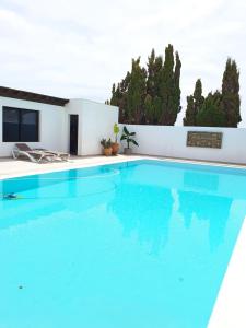 Bazén v ubytovaní Villa Nazoly, Oasis de Tranquilidad con Piscina Privada en el Corazón de Lanzarote alebo v jeho blízkosti