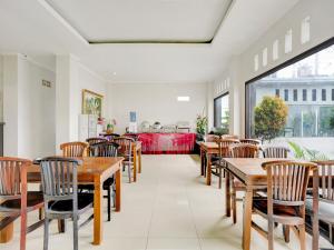 Restoranas ar kita vieta pavalgyti apgyvendinimo įstaigoje OYO 3156 Hotel Warta Dua