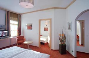 Łóżko lub łóżka w pokoju w obiekcie Hotel Restaurant Wallner I contactless check-in