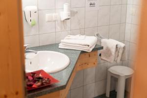Łazienka w obiekcie Hotel Garni Oasis Loipersdorf
