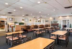 מסעדה או מקום אחר לאכול בו ב-Rodeway Inn Wormleysburg – Harrisburg
