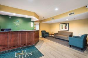 a waiting area in a hospital with a waiting room at Quality Inn Quincy - Tallahassee West in Quincy