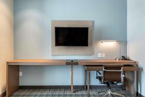 TV a/nebo společenská místnost v ubytování MainStay Suites Durango
