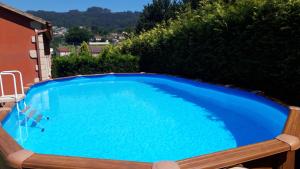 The swimming pool at or close to Chalet Rural 400 m playa piscina barbacoa chimenea