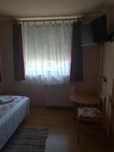 Posteľ alebo postele v izbe v ubytovaní Karika Vendégház