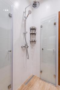 A bathroom at Cosy & renovated 2BD flat near Vitoshka by Flat Mаnager