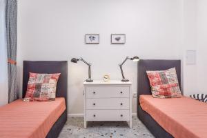 A bed or beds in a room at Cosy & renovated 2BD flat near Vitoshka by Flat Mаnager