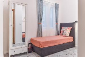 A bed or beds in a room at Cosy & renovated 2BD flat near Vitoshka by Flat Mаnager