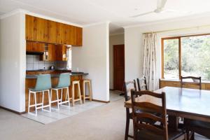 a kitchen and dining room with a table and chairs at Vrede Fountain House Farm Stay in Graaff-Reinet