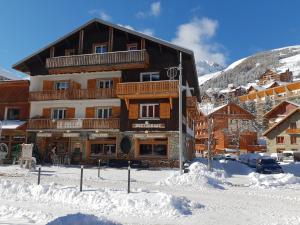 a large building in a ski resort in the snow at cellier 1 in Les Deux Alpes