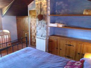 A bed or beds in a room at Casa Bestregui