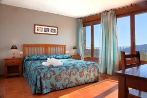 Cama o camas de una habitación en Casas Rurales Pirineo