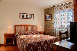 Ένα ή περισσότερα κρεβάτια σε δωμάτιο στο Casas Pirineo, Ainsa