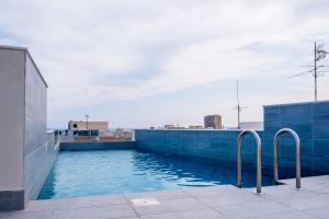 Bazén v ubytovaní NEW 2020 Residencial Aqua Beach -Apartment Torrevieja Center alebo v jeho blízkosti