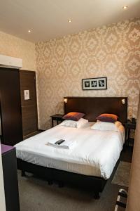 a hotel room with a bed and two nightstands at Vakantielogies Cathedral in Ghent