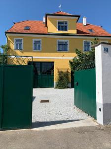 Budynek, w którym mieści się dom wakacyjny