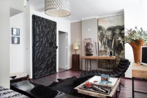 a living room with a large painting of an elephant at Bouteaque Hotel in Maastricht