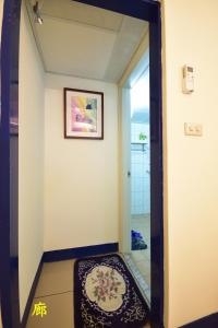 a hallway with a mirror and a rug on the floor at Ting Yi B & B in Taitung City