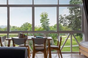 Posezení v ubytování Golf View Suite Private Apartment Khao Yai