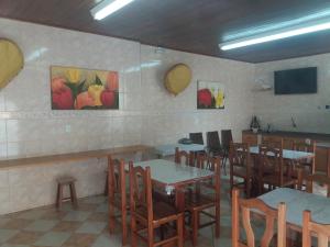 Um restaurante ou outro lugar para comer em Hotel Pousada Recanto da Madá