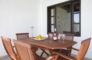 Kép Charming Lanzarote Villa Casa Tingu 3 Bedrooms Heated Private Pool Centre Of Resort Puerto Del Carmen szállásáról Puerto del Carmenben a galériában