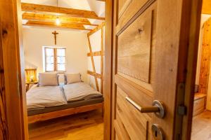 Postel nebo postele na pokoji v ubytování Apartments No 126 Loket
