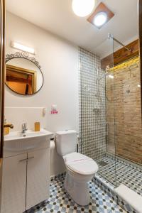 Wood House Republicii tesisinde bir banyo