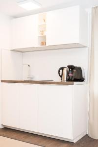 Kuchyň nebo kuchyňský kout v ubytování KELLER APARTMENT l 10L