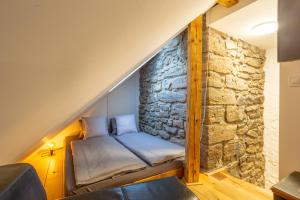 Postel nebo postele na pokoji v ubytování Apartments No 126 Loket