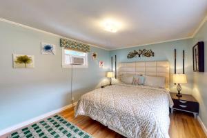 a bedroom with a bed and a window at Acadia Cottage in Bar Harbor