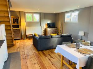 a living room with a couch and a table at Jolie maison avec jardin. in Hoeilaart