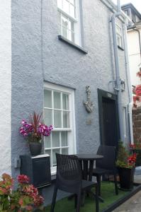 a table and chairs in front of a house at Anchor cottage in Brixham