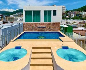 a swimming pool on the roof of a house at Hotel Nilo in Acapulco