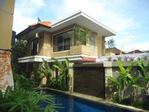 Gallery image of Kondra Premiere Guest House Kuta in Kuta