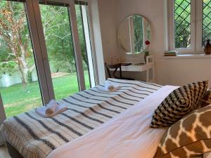 Ένα ή περισσότερα κρεβάτια σε δωμάτιο στο Luxury Cottage by Little Danube - Pista & Magduska
