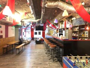 Salon ili bar u objektu Whole basement former pub for stag do, bachelor House party flat