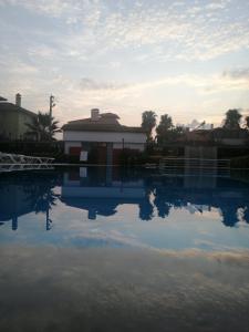 Der Swimmingpool an oder in der Nähe von Dalaman Airport Daltur Aparts